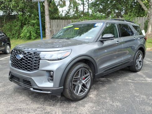 Certified 2025 Ford Explorer ST-Line w/ ST-Line Street Pack AWD/4WD image 8
