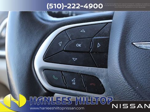 Used 2018 Chrysler Pacifica Touring-L FWD image 30