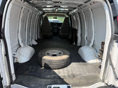 Used 2021 Chevrolet Express 3500 Extended w/ Driver Convenience Package RWD image 16