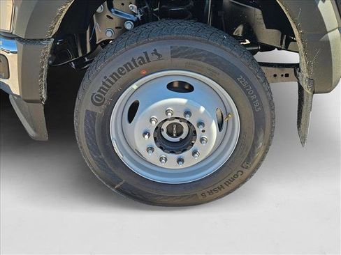 New 2025 Ford F550 4x4 Crew Cab Super Duty w/ XLT Value Package image 10