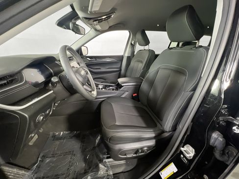 Used 2023 Jeep Grand Cherokee L Laredo image 19