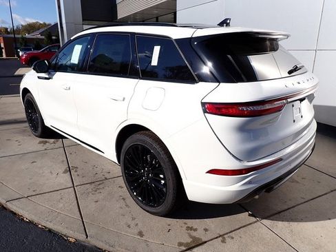 New 2026 Lincoln Corsair Premiere image 3