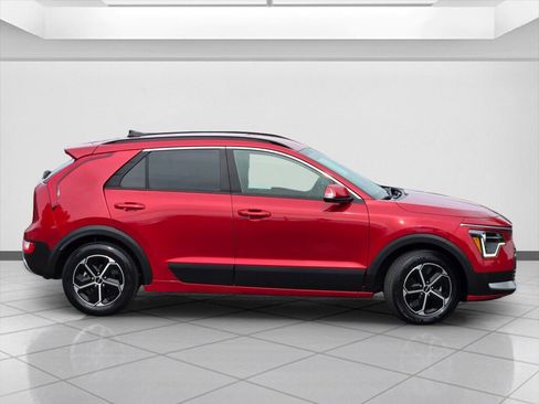 Used 2023 Kia Niro EX image 4