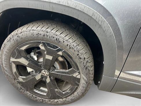 New 2025 Volkswagen Taos SEL image 13