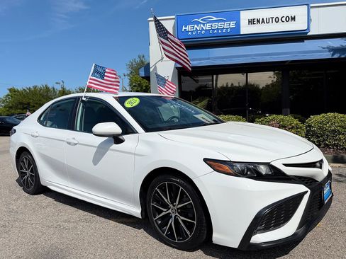 Used 2021 Toyota Camry SE FWD image 1
