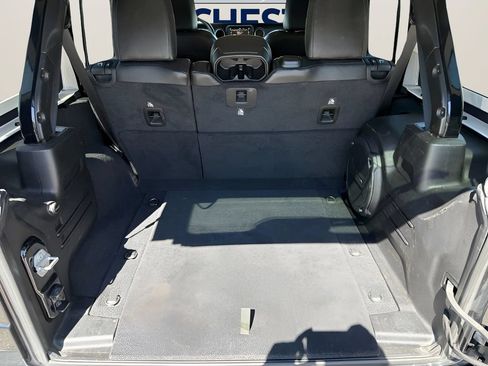 Used 2019 Jeep Wrangler Unlimited Sahara w/ Dual Top Group AWD/4WD image 22