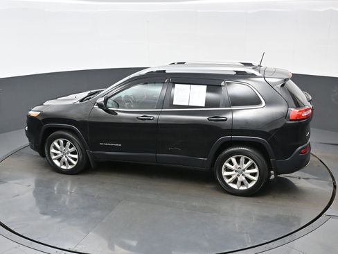 Used 2016 Jeep Cherokee Limited AWD/4WD image 32
