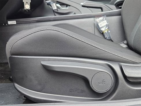 New 2025 Hyundai Elantra SE image 22
