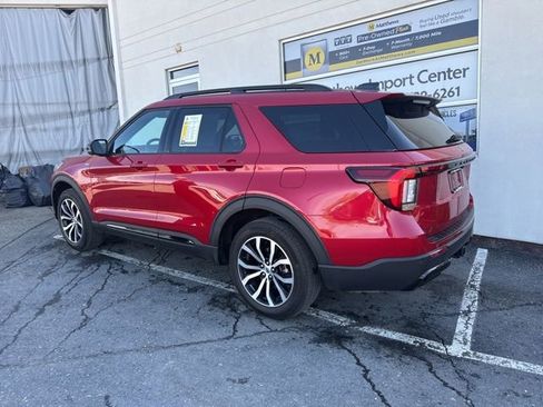 Used 2025 Ford Explorer ST-Line AWD/4WD image 3