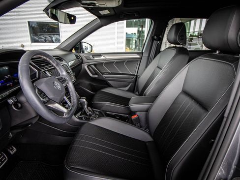 Certified 2023 Volkswagen Tiguan SE R-Line FWD image 22
