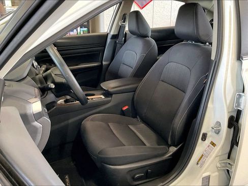 Used 2025 Nissan Altima 2.5 SV AWD/4WD image 3