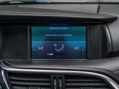 Used 2017 INFINITI QX30 Premium w/ Technology Package FWD image 21