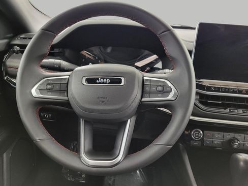 Used 2025 Jeep Compass Trailhawk AWD/4WD image 5