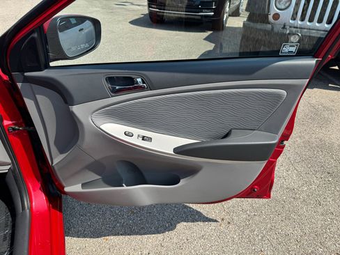 Used 2013 Hyundai Accent GLS w/ Premium Pkg image 16