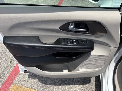 Used 2019 Chrysler Pacifica Touring-L Plus w/ Tire & Wheel Group FWD image 23