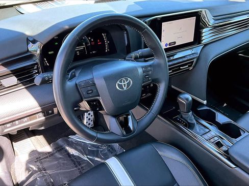 Used 2025 Toyota Camry SE FWD image 17