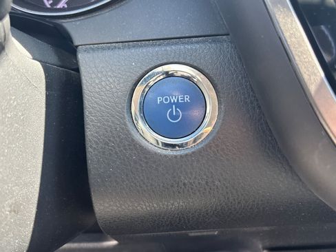 Used 2022 Toyota Camry SE w/ Cold Weather Package FWD image 23