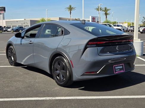 Used 2024 Toyota Prius LE image 8