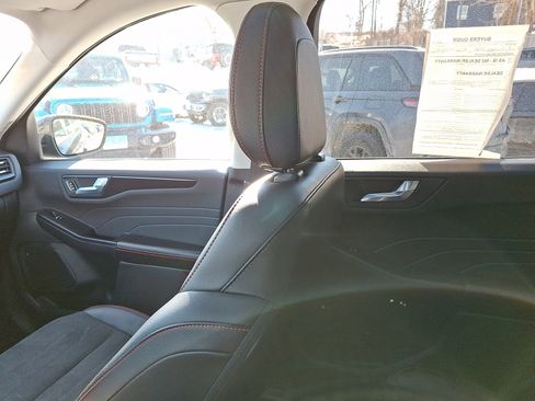 Certified 2022 Ford Escape SEL w/ SEL Stealth AWD Package image 17