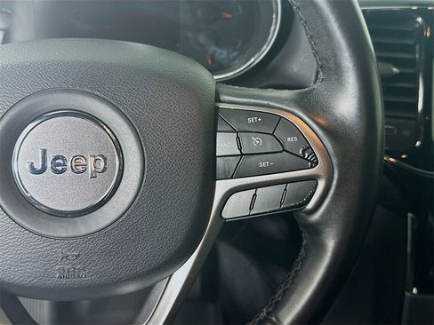 Used 2019 Jeep Grand Cherokee Altitude image 27
