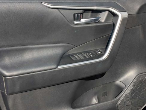 Certified 2021 Toyota RAV4 XLE w/ XLE Grade Weather Package AWD/4WD image 9