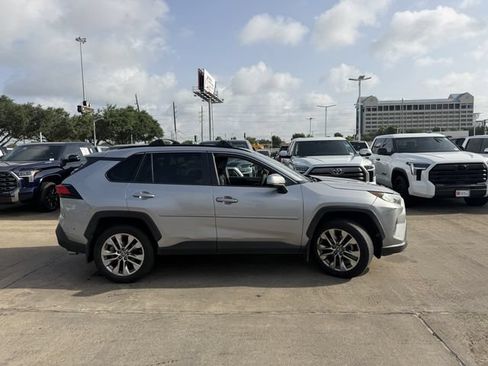 Used 2021 Toyota RAV4 XLE Premium FWD image 4
