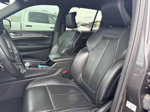 Used 2023 Jeep Grand Cherokee Overland w/ Advanced Protech Group III AWD/4WD image 20