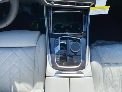 New 2026 BMW X5 xDrive40i w/ M Sport Package AWD/4WD image 10