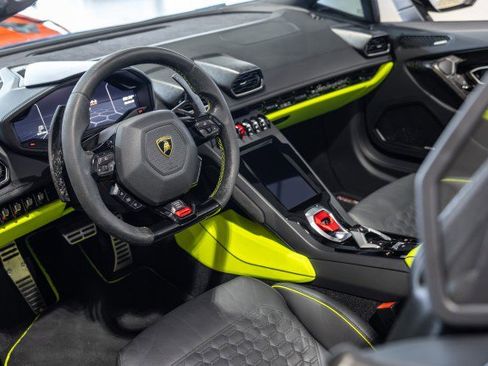 Used 2022 Lamborghini Huracan EVO RWD image 36