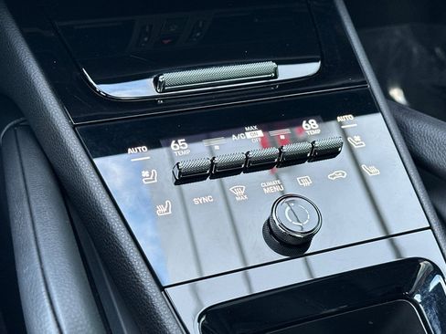 Used 2025 Porsche Cayenne image 21