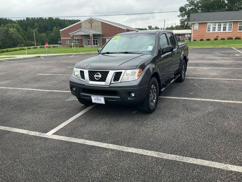 Used 2014 Nissan Frontier Desert Runner RWD image 17