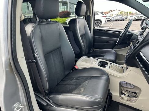 Used 2017 Dodge Grand Caravan SXT FWD image 26