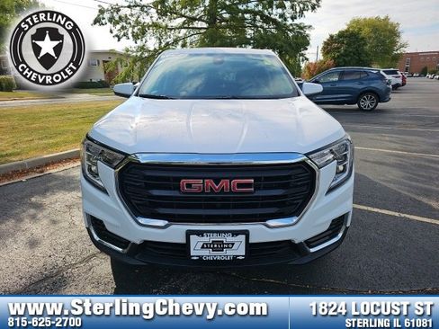 Used 2024 GMC Terrain SLE image 2