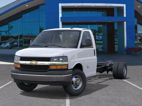 New 2026 Chevrolet Express 4500 w/ Power Convenience Package RWD image 30