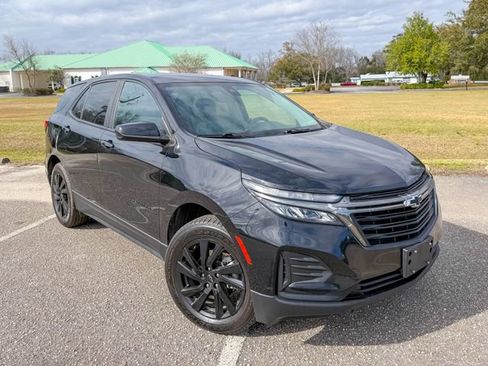 Used 2023 Chevrolet Equinox LS w/ LS Convenience Package image 2