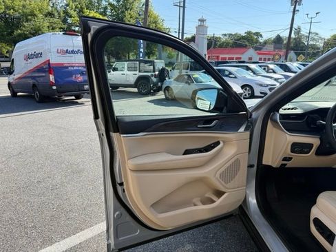 Used 2025 Jeep Grand Cherokee Limited w/ Luxury Tech Group II AWD/4WD image 23