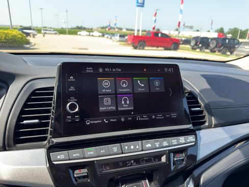 Used 2025 Honda Odyssey Touring image 23