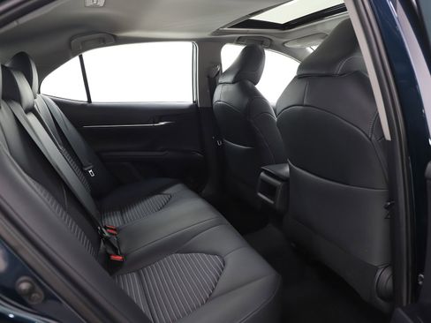 Used 2019 Toyota Camry SE w/ Convenience Package image 13