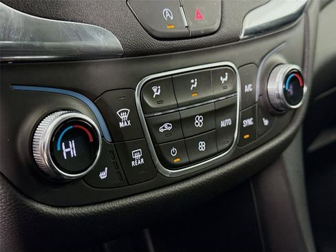 Used 2023 Chevrolet Equinox LT image 16