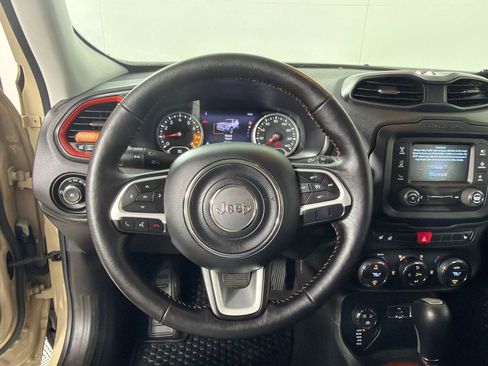 Used 2016 Jeep Renegade Trailhawk w/ Premium Trailhawk Package AWD/4WD image 15