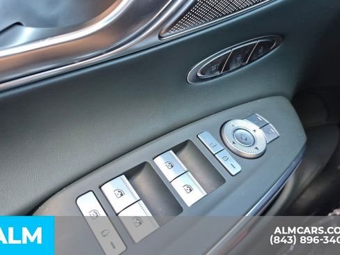 Used 2023 Genesis GV70 2.5T w/ Advanced Package image 40