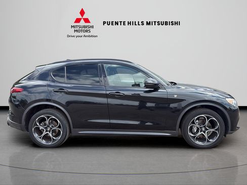 Used 2023 Alfa Romeo Stelvio Ti AWD/4WD image 4