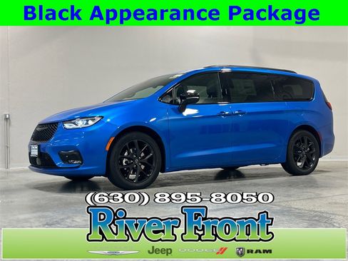 New 2026 Chrysler Pacifica Limited image 1