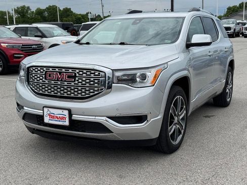 Used 2019 GMC Acadia Denali w/ Technology Package FWD image 8