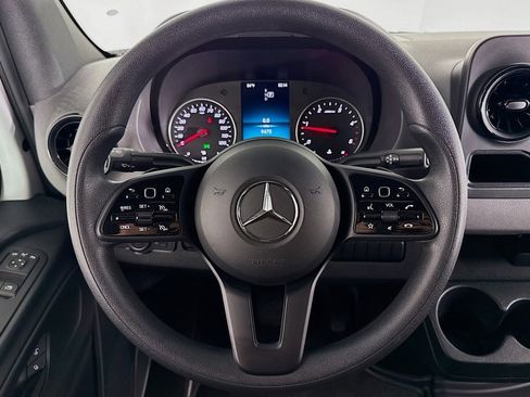 Used 2023 Mercedes-Benz Sprinter 2500 image 17