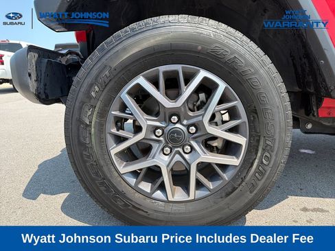 Used 2025 Jeep Wrangler Unlimited Sahara AWD/4WD image 3