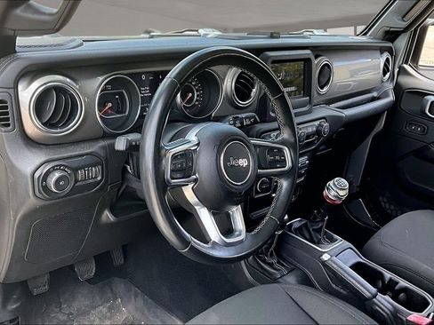 Used 2019 Jeep Wrangler Unlimited Sahara AWD/4WD image 16