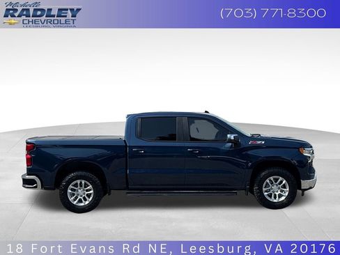 Used 2022 Chevrolet Silverado 1500 LT w/ Z71 Off-Road Package AWD/4WD image 7