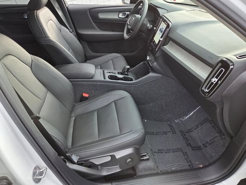 Certified 2024 Volvo XC40 B5 Core AWD/4WD image 21