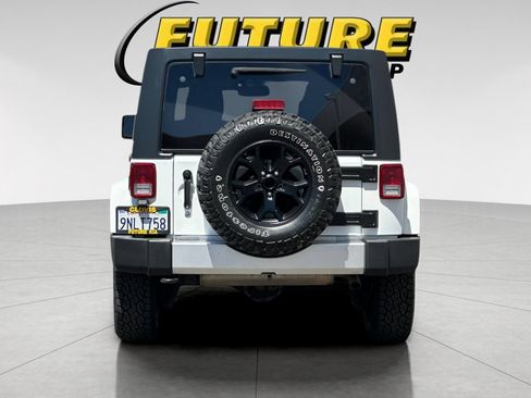 Used 2017 Jeep Wrangler Unlimited Sahara w/ Connectivity Group AWD/4WD image 5